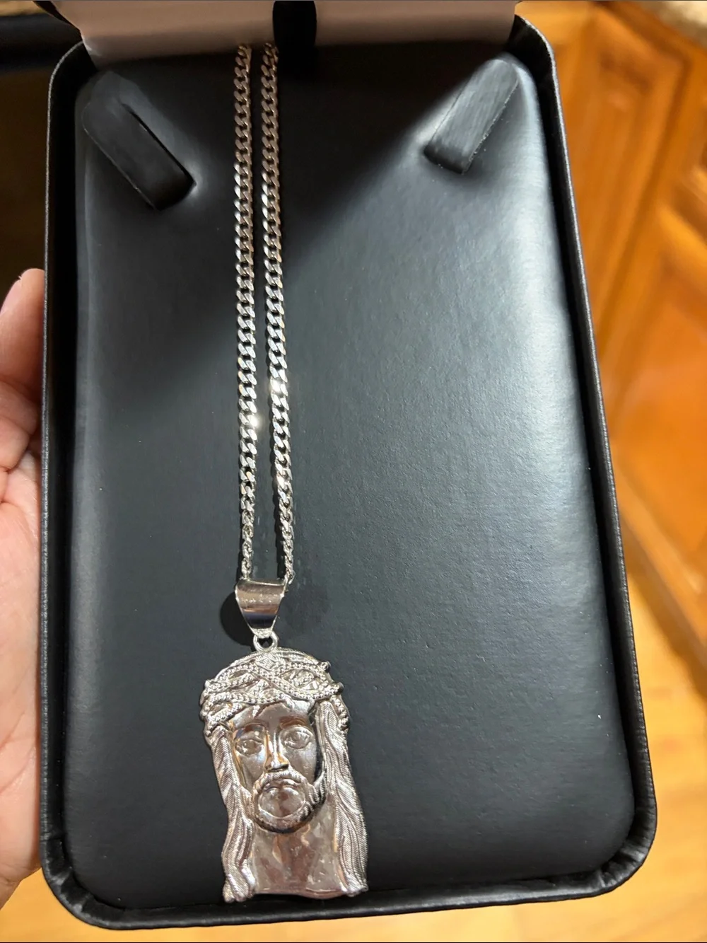 26in 925 Silver Solid Chain and Jesus Pendant